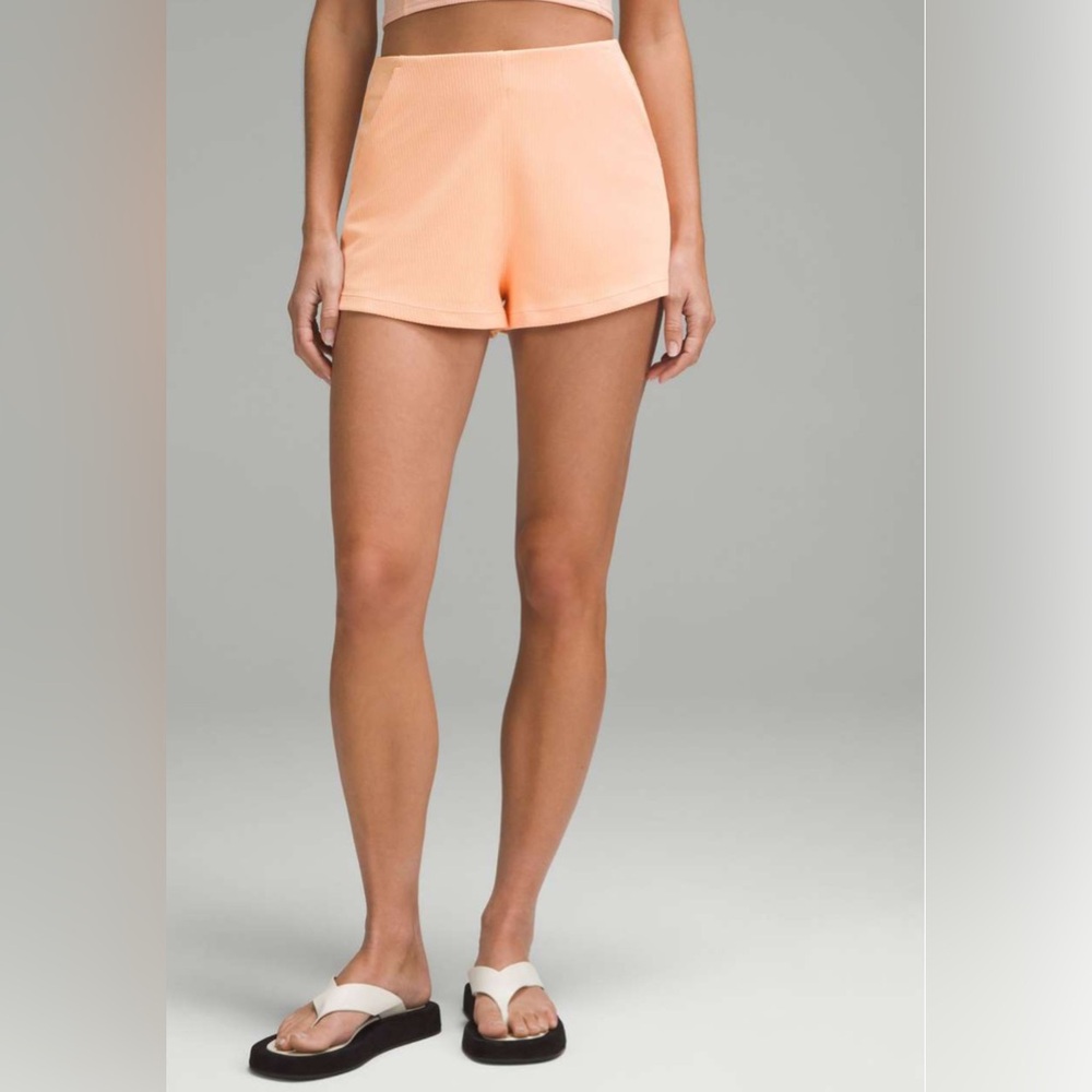 Lululemon Ribbed Softstreme High-Rise Short 2"
Size 2
Peach Bellini
85
